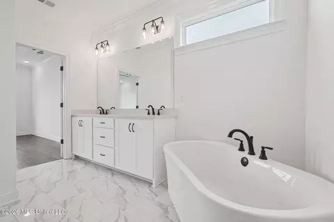 Bath - 2255 Livingston Way, Hernando, MS 38632 photo 2 of 3