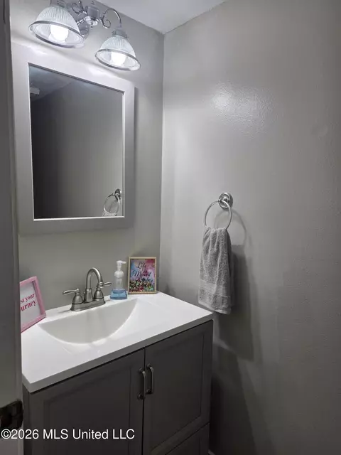 Bath - 242 Highpoint Dr, Diamondhead, MS 39525 photo 6 of 7