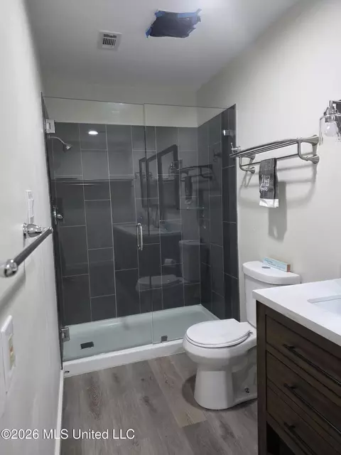 Bath - 242 Highpoint Dr, Diamondhead, MS 39525 photo 2 of 7