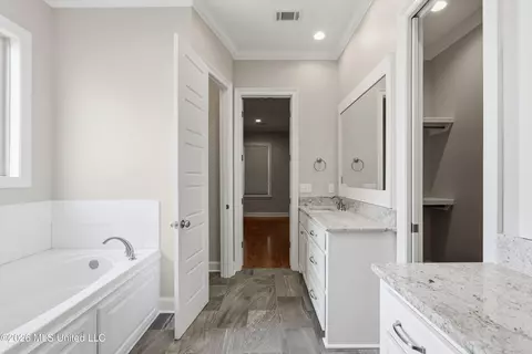 Bath - 276 Harris Cir, Madison, MS 39110 photo 1 of 6