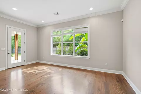 Living - 276 Harris Cir, Madison, MS 39110 photo 2 of 7