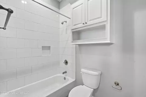 Bath - 276 Harris Cir, Madison, MS 39110 photo 5 of 6
