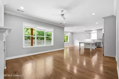 Living - 276 Harris Cir, Madison, MS 39110 photo 4 of 7
