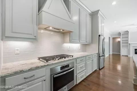 Kitchen - 276 Harris Cir, Madison, MS 39110 photo 2 of 3