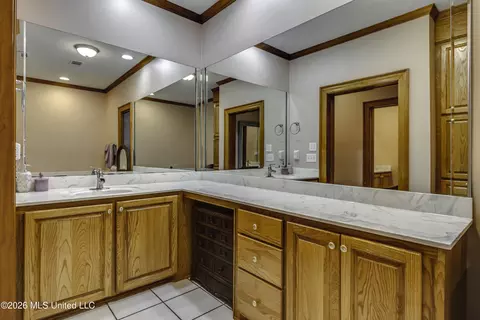 Bath - 2865 Seven Springs Rd, Raymond, MS 39154 photo 2 of 7