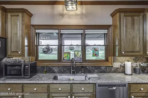 Kitchen - 2865 Seven Springs Rd, Raymond, MS 39154 photo 5 of 7