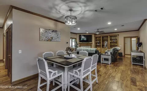 Dining - 2865 Seven Springs Rd, Raymond, MS 39154 photo 2 of 3