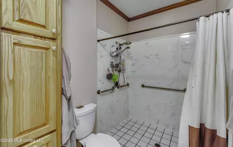 Bath - 2865 Seven Springs Rd, Raymond, MS 39154 photo 4 of 7