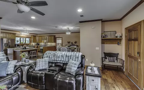 Entry Way - 2865 Seven Springs Rd, Raymond, MS 39154 photo 2 of 4