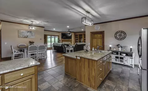 Kitchen - 2865 Seven Springs Rd, Raymond, MS 39154 photo 6 of 7