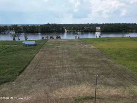 1341 Deerfield Rd, Yazoo City, MS 39194