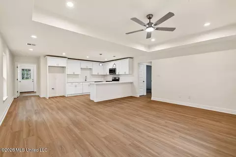 Living - 20 Global Ln, Picayune, MS 39466 photo 2 of 5