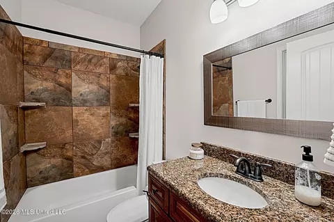 Bath - 2690 Rodeo Way, Nesbit, MS 38651 photo 3 of 4
