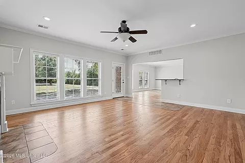 Living - 2690 Rodeo Way, Nesbit, MS 38651 photo 3 of 4
