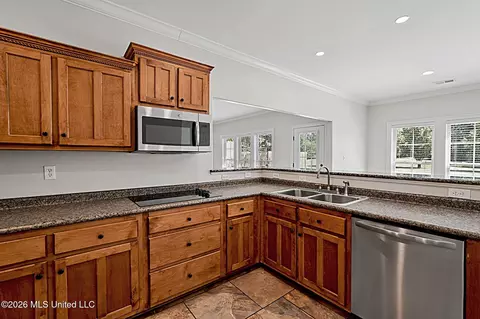 Kitchen - 2690 Rodeo Way, Nesbit, MS 38651 photo 2 of 3