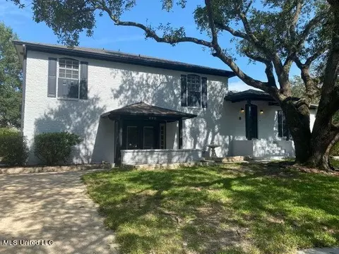900 S Sea Cove St, Pascagoula, MS 39581