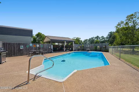 Exterior - 1601 Holly Springs Rd #R, Hernando, MS 38632 photo 7 of 12