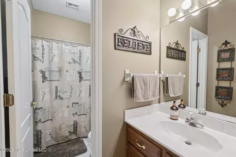 Bath - 1601 Holly Springs Rd #R, Hernando, MS 38632 photo 3 of 6