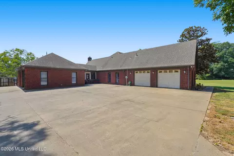 Exterior - 1601 Holly Springs Rd #R, Hernando, MS 38632 photo 11 of 12