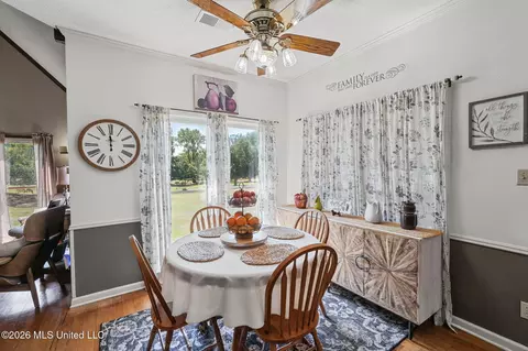 Dining - 1601 Holly Springs Rd #R, Hernando, MS 38632 photo 3 of 5