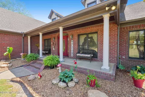 Exterior - 1601 Holly Springs Rd #R, Hernando, MS 38632 photo 2 of 12