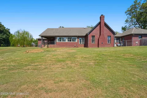 Exterior - 1601 Holly Springs Rd #R, Hernando, MS 38632 photo 10 of 12