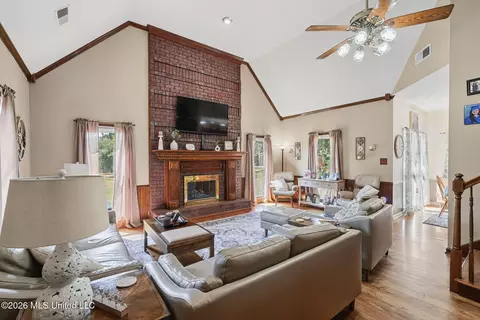 Living - 1601 Holly Springs Rd #R, Hernando, MS 38632 photo 2 of 2