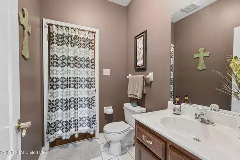 Bath - 1601 Holly Springs Rd #R, Hernando, MS 38632 photo 5 of 6