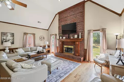 Living - 1601 Holly Springs Rd #R, Hernando, MS 38632 photo 1 of 2