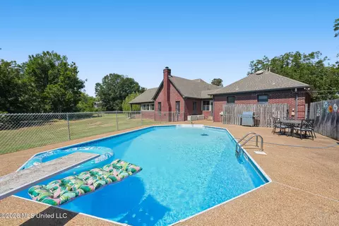 Exterior - 1601 Holly Springs Rd #R, Hernando, MS 38632 photo 8 of 12