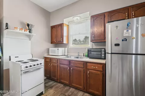 Kitchen - 1601 Holly Springs Rd #R, Hernando, MS 38632 photo 5 of 5