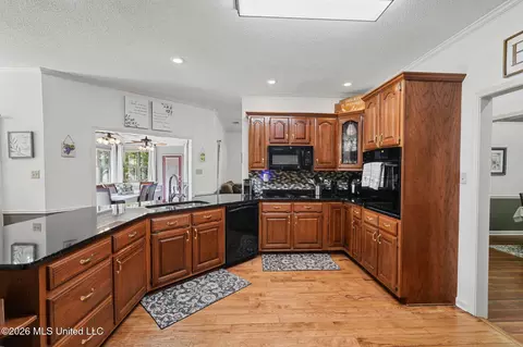 Kitchen - 1601 Holly Springs Rd #R, Hernando, MS 38632 photo 3 of 5