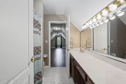 Bath - 1601 Holly Springs Rd #R, Hernando, MS 38632 photo 4 of 6