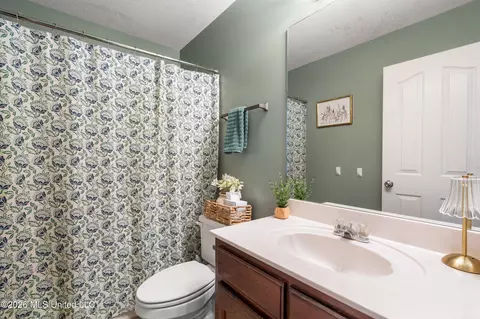 Bath - 1107 Tara Dr, Hernando, MS 38632 photo 2 of 2