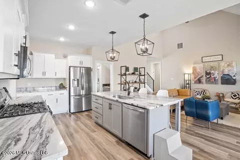 Kitchen - 4887 Bakers Trl, Nesbit, MS 38651 photo 2 of 2