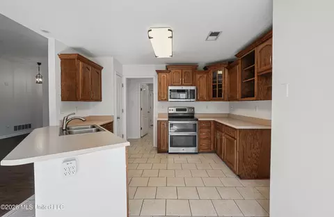 Kitchen - 1005 Tara Dr, Hernando, MS 38632 photo 1 of 3