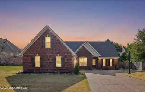 Exterior - 1005 Tara Dr, Hernando, MS 38632 photo 3 of 8