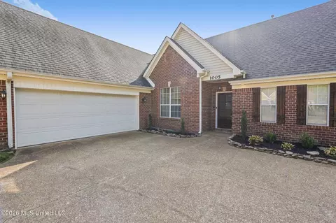 Exterior - 1005 Tara Dr, Hernando, MS 38632 photo 2 of 8