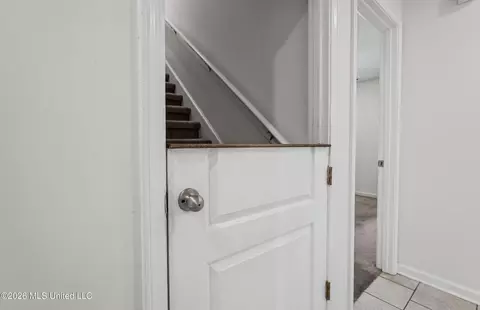 Entry Way - 1005 Tara Dr, Hernando, MS 38632 photo 2 of 3