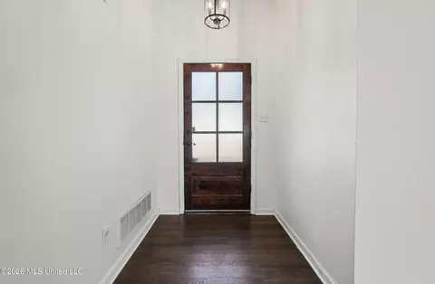 Entry Way - 1005 Tara Dr, Hernando, MS 38632 photo 1 of 3