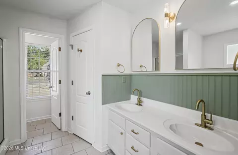 Bath - 1005 Tara Dr, Hernando, MS 38632 photo 1 of 2
