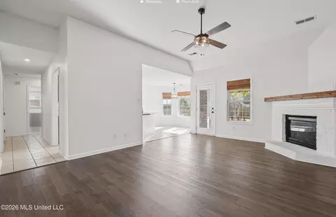 Living - 1005 Tara Dr, Hernando, MS 38632 photo 1 of 4