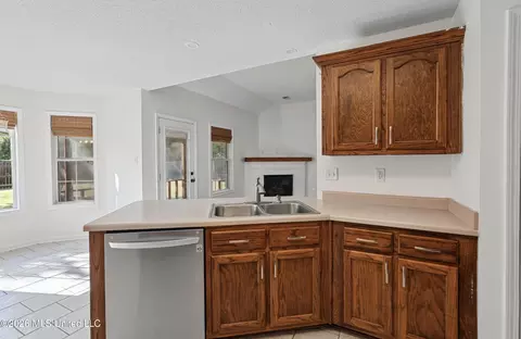 Kitchen - 1005 Tara Dr, Hernando, MS 38632 photo 3 of 3