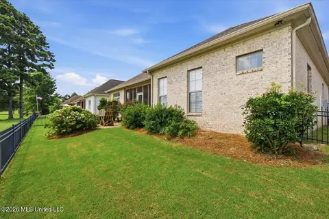 Exterior - 124 Greenway Ln, Madison, MS 39110 photo 12 of 14