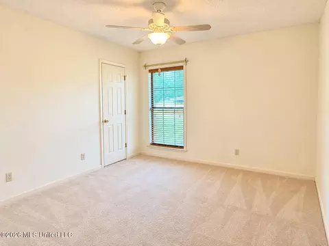 Bedroom - 304 Pebblecreek Rd, Grenada, MS 38901 photo 2 of 3