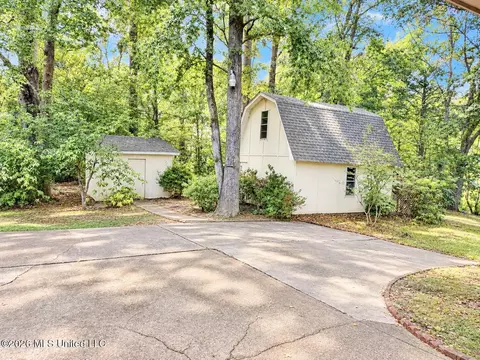 Exterior - 304 Pebblecreek Rd, Grenada, MS 38901 photo 7 of 12