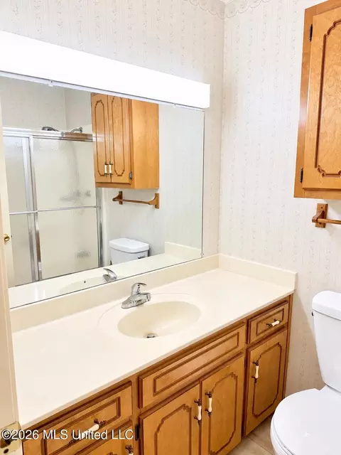 Bath - 304 Pebblecreek Rd, Grenada, MS 38901 photo 1 of 4