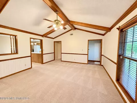 Living - 304 Pebblecreek Rd, Grenada, MS 38901 photo 2 of 2