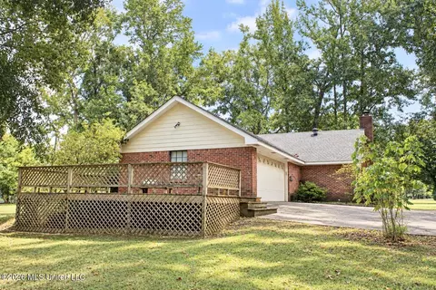 Exterior - 304 Pebblecreek Rd, Grenada, MS 38901 photo 8 of 12