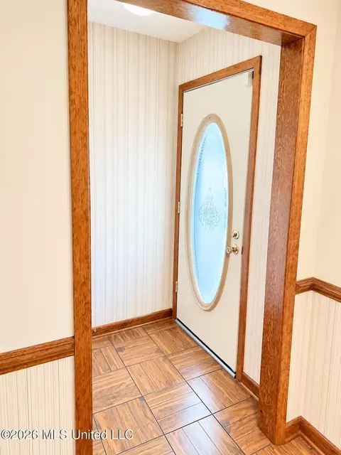 Entry Way - 304 Pebblecreek Rd, Grenada, MS 38901 photo 1 of 1